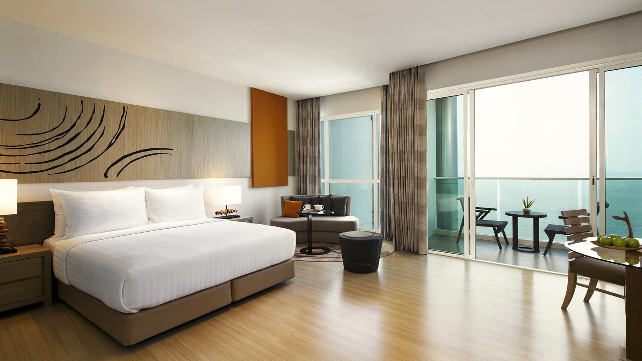 Hotel M\u00f6venpick Siam Na Jomtien Pattaya 5*